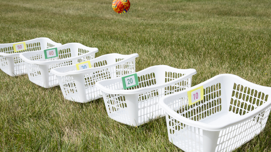 Ball toss game