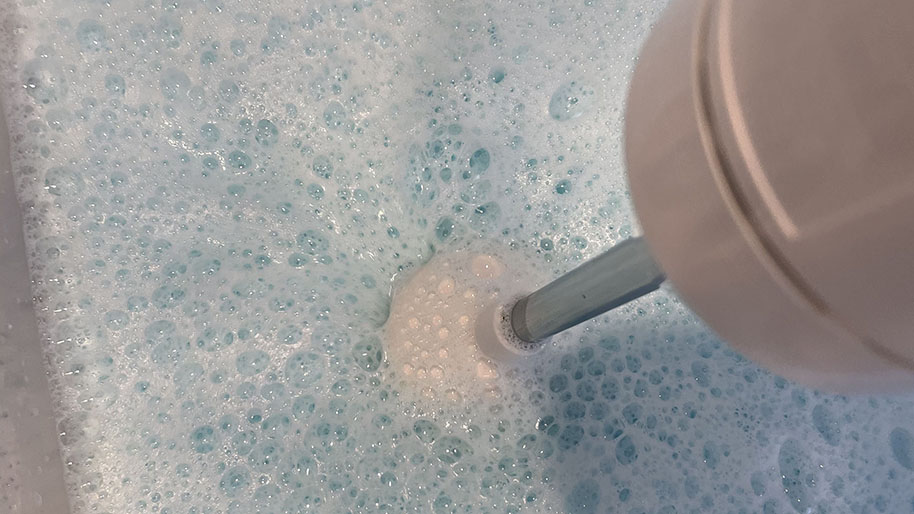 Mixing the foam solution with a handmixer
